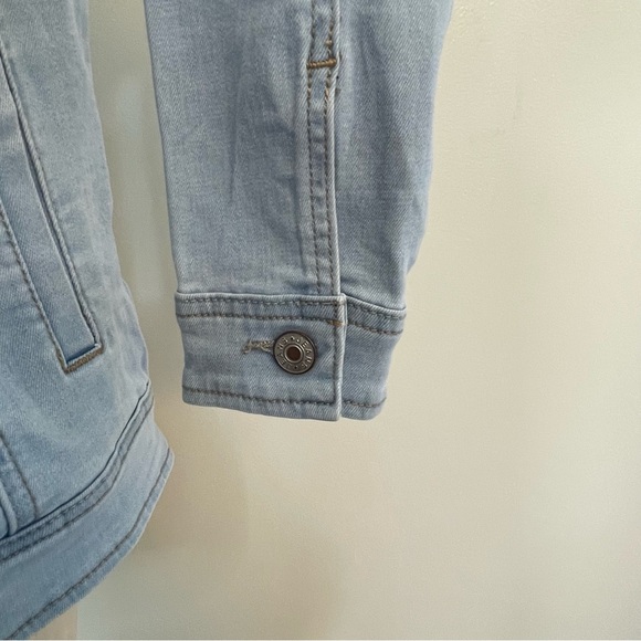 Light Wash Denim Jacket Women's Small - Picture 5 of 7